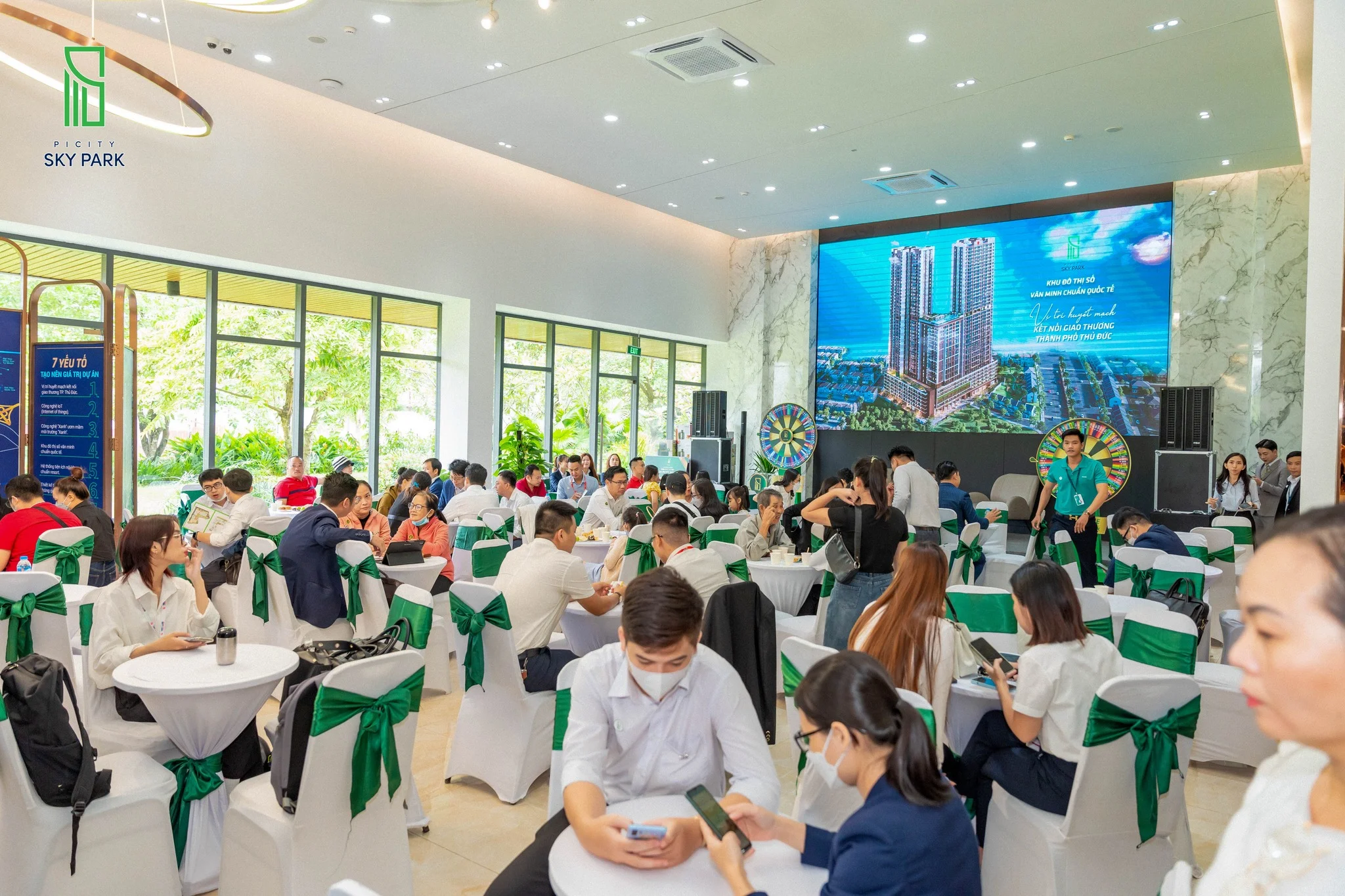 Khách hàng tham dự cafe sáng cùng Picity Sky park