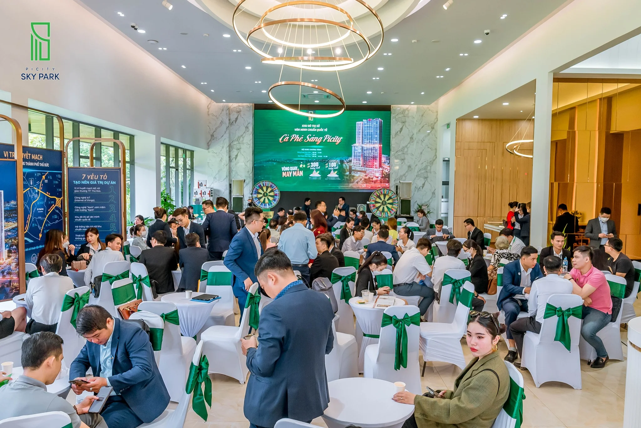 Khách hàng tham dự cafe sáng cùng Picity Sky park