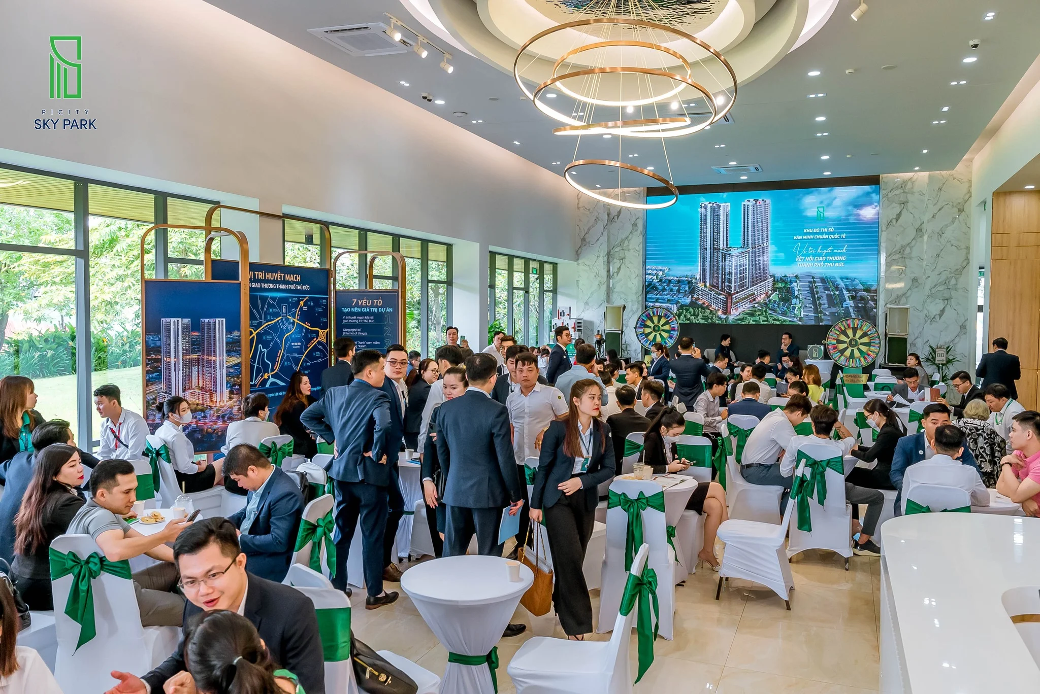Khách hàng tham dự cafe sáng cùng Picity Sky park