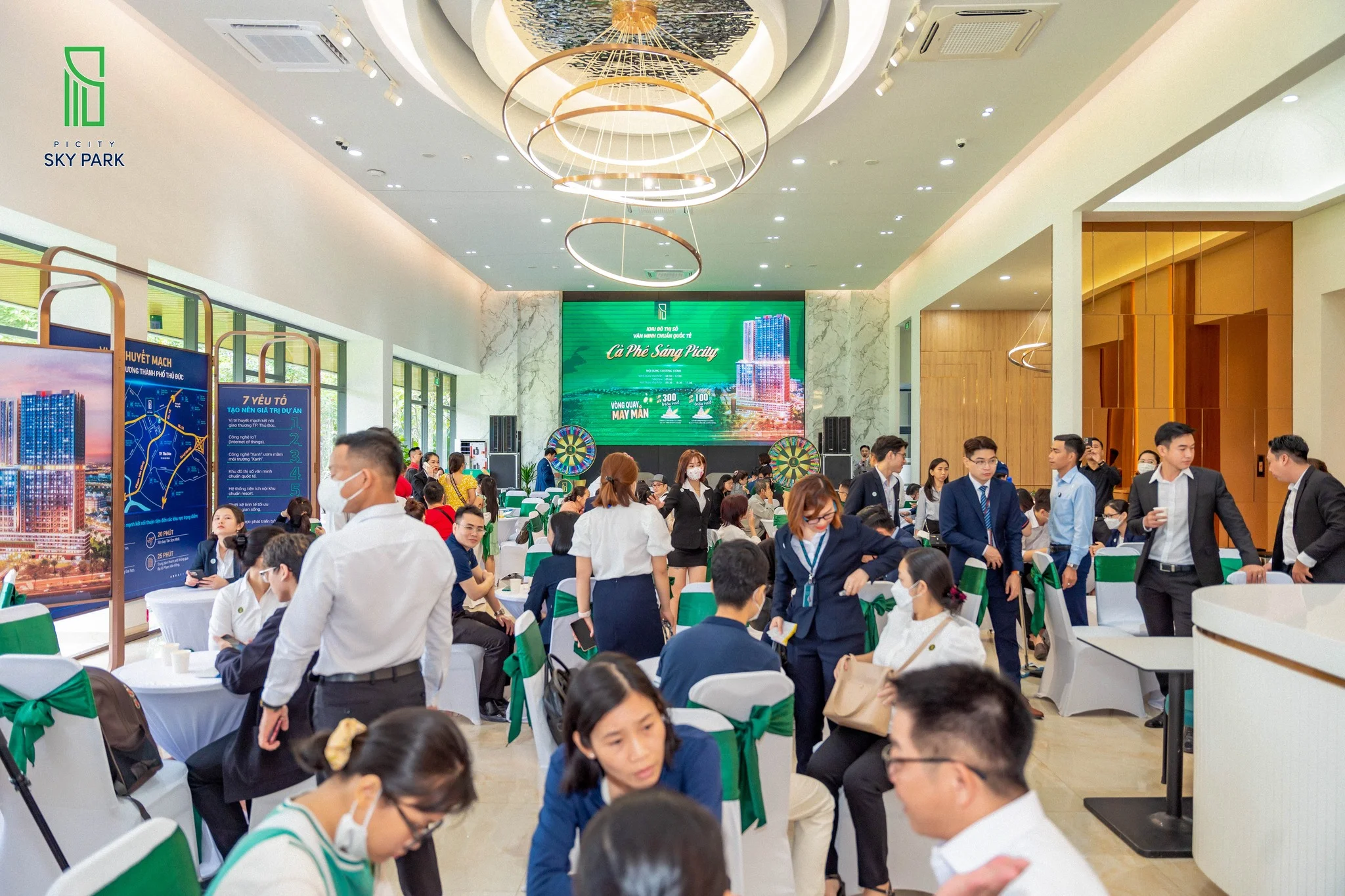 Khách hàng tham dự cafe sáng cùng Picity Sky park