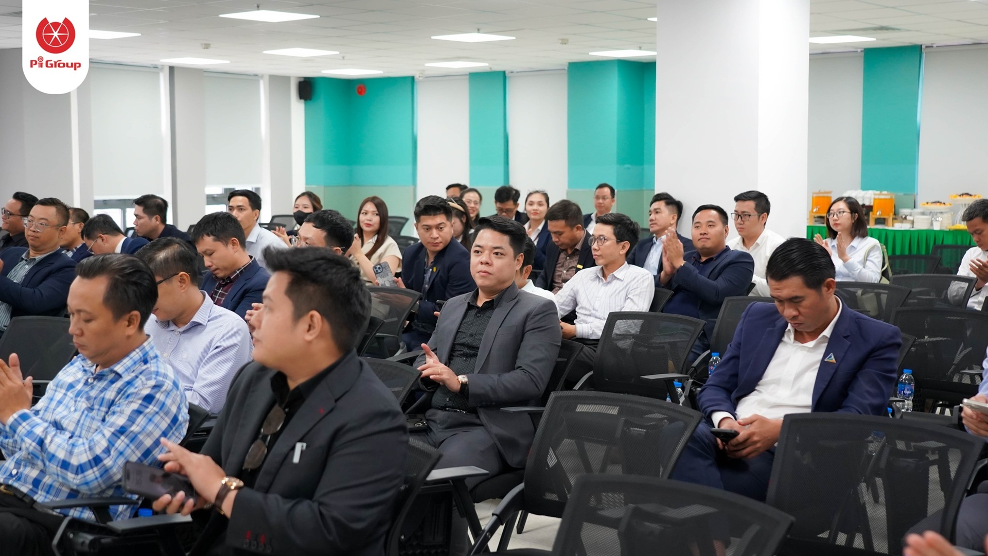 Quý đối tham thma gia sự kiện PI GROUP công bố chiến lược phát triển 2025 (5) Quý đối tham thma gia sự kiện PI GROUP công bố chiến lược phát triển 2025 (5)