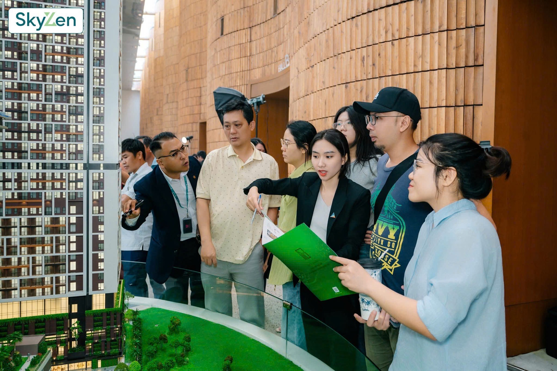 Khách hàng tham gia sự kiện mở bán Picity Sky Zen 17082025 (4) Khách hàng tham gia sự kiện mở bán Picity Sky Zen 17082025 (4)
