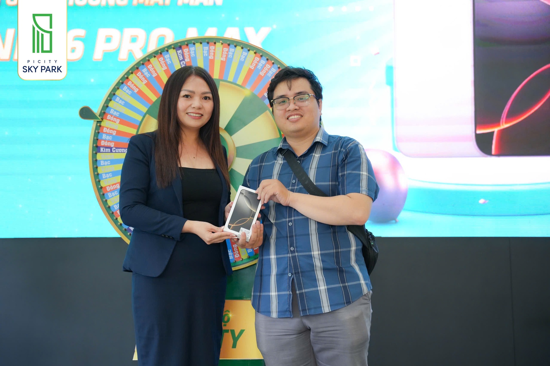 Khách hàng trúng IP 16 PRM tại Cafe sáng Picity 03082025 Khách hàng trúng IP 16 PRM tại Cafe sáng Picity 03082025