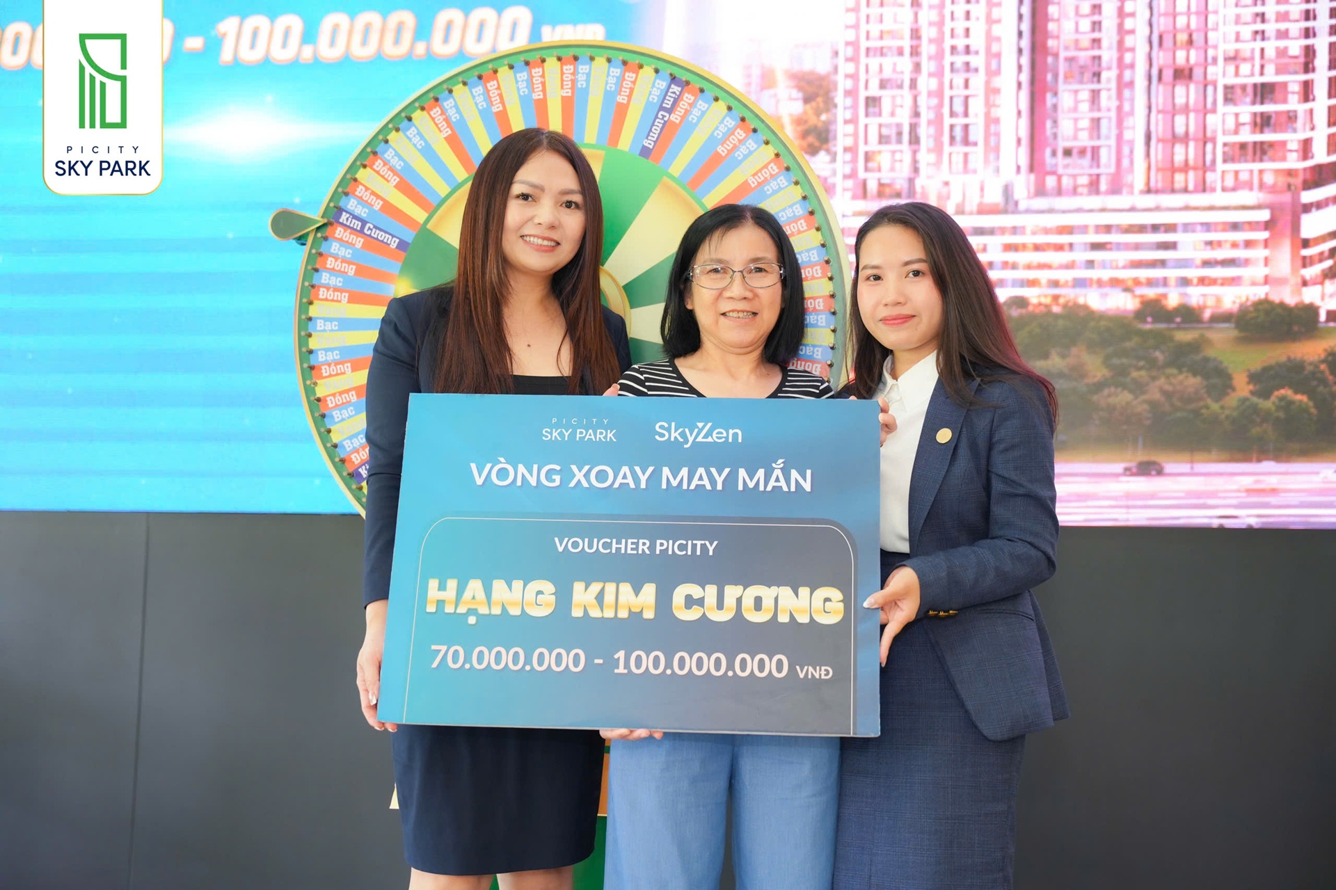 Khách hàng trúng thưởng tại Cafe sáng Picity 03082025 (4) Khách hàng trúng thưởng tại Cafe sáng Picity 03082025 (4)