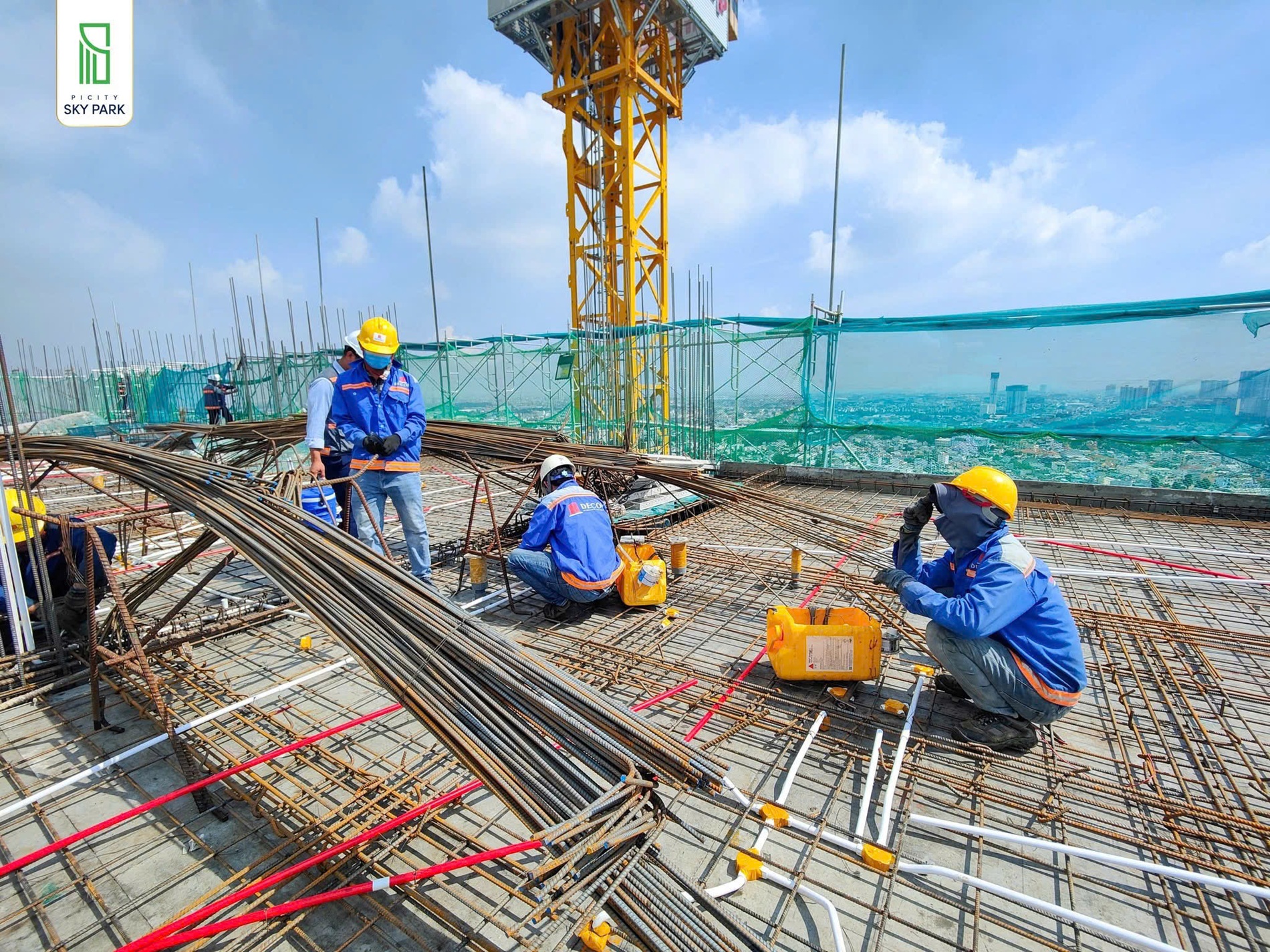 Cập nhật Tiến độ xây dựng Picity Sky Park 92025 (3) Cập nhật Tiến độ xây dựng Picity Sky Park 92025 (3)