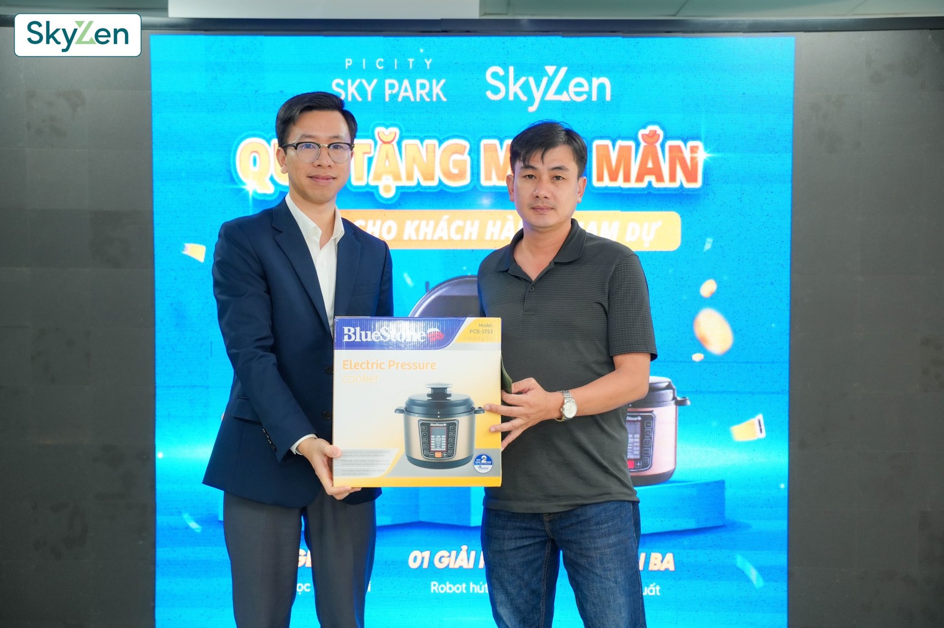 Khách hàng trúng thưởng tại Cafe Sáng Picity 19/10/2025 Khách hàng trúng thưởng tại Cafe Sáng Picity 19/10/2025