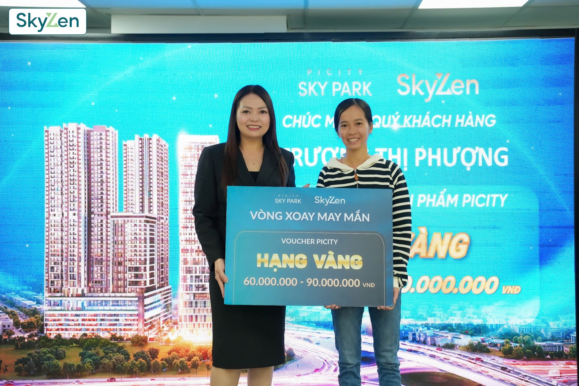 Khách hàng trúng ưu đãi tại cafe sáng picity Sky Park 26102025 (1) Khách hàng trúng ưu đãi tại cafe sáng picity Sky Park 26102025 (1)