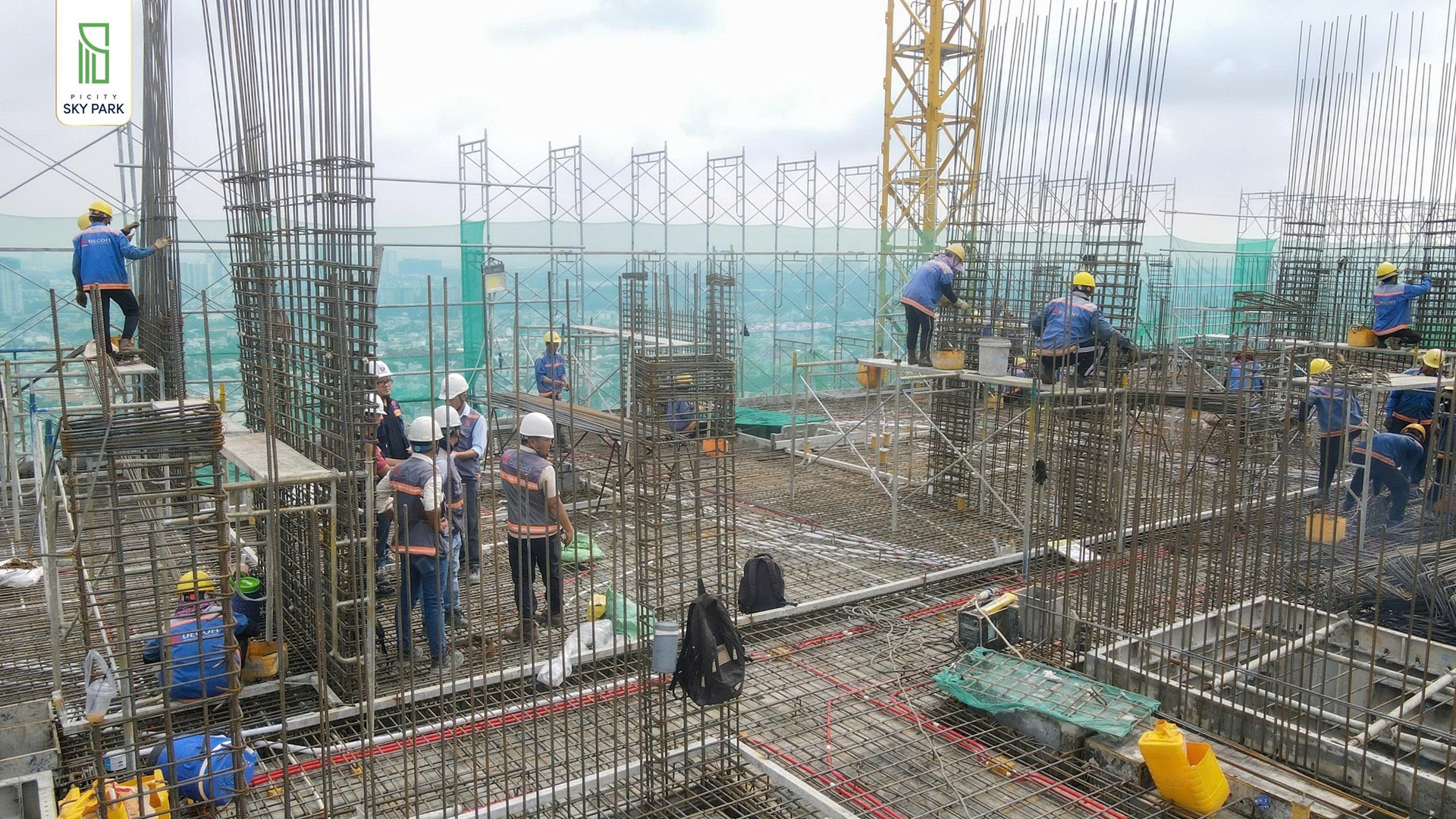 Cập nhật tiến độ xây dựng Picity Sky Park tháng 112025 (2) Cập nhật tiến độ xây dựng Picity Sky Park tháng 112025 (2)