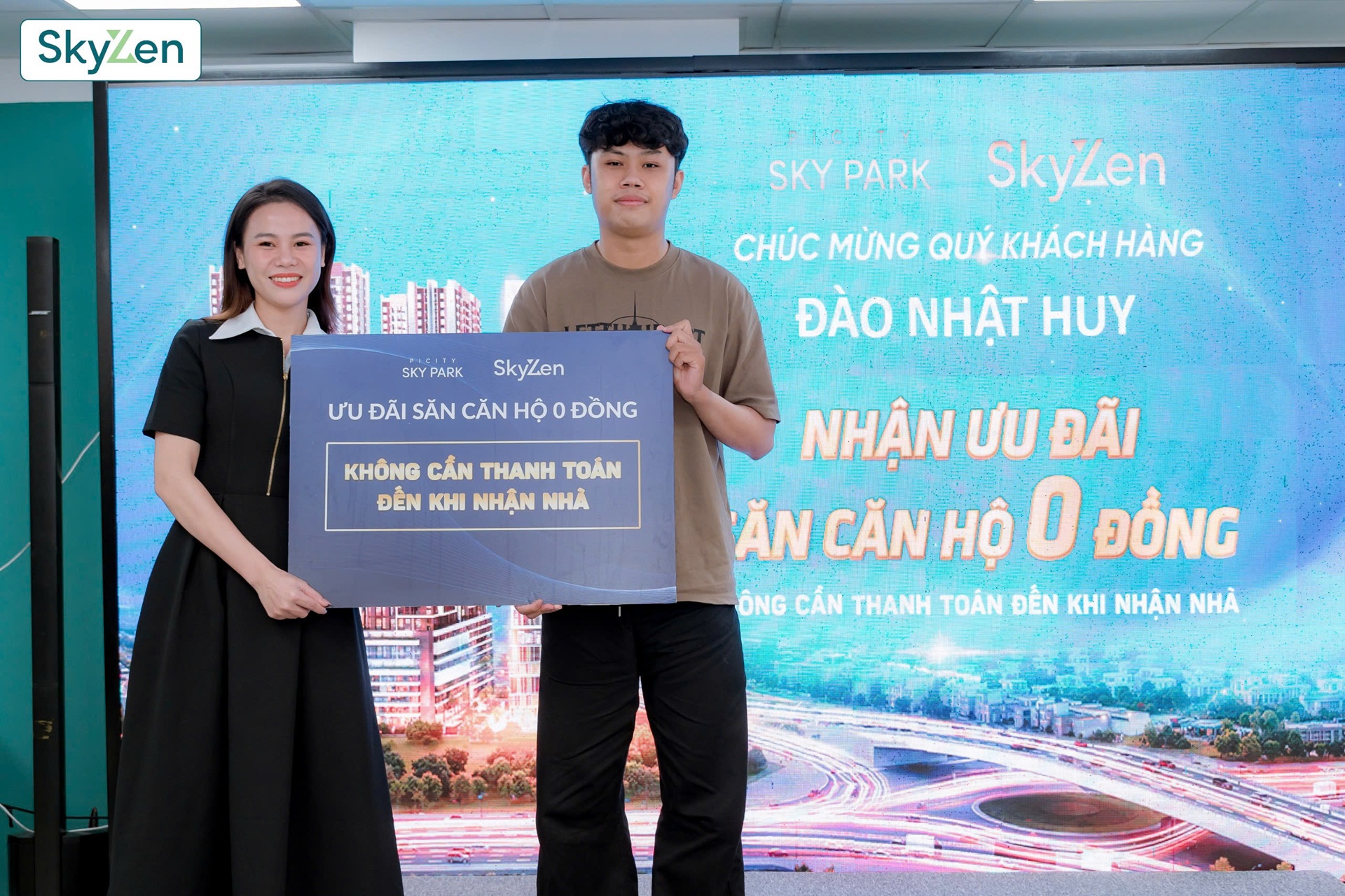 Khách hàng trúng căn hộ 0đ tại Cafe sáng Picity Sky Park 02112025 Khách hàng trúng căn hộ 0đ tại Cafe sáng Picity Sky Park 02112025