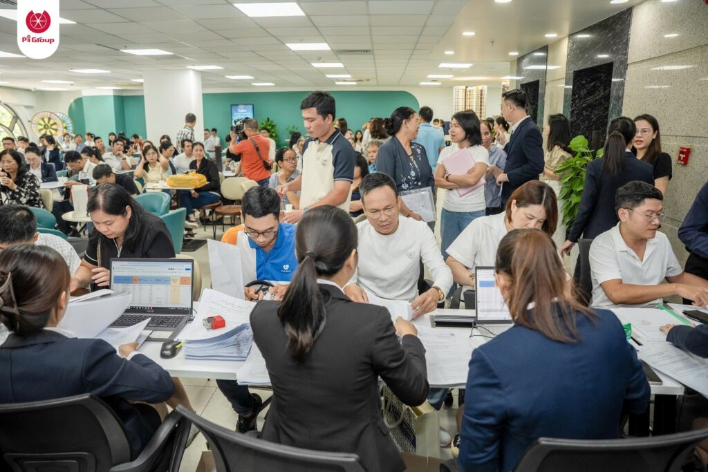 Pi Group trao giấy chứng nhận quyền sở hữu Picity High Park