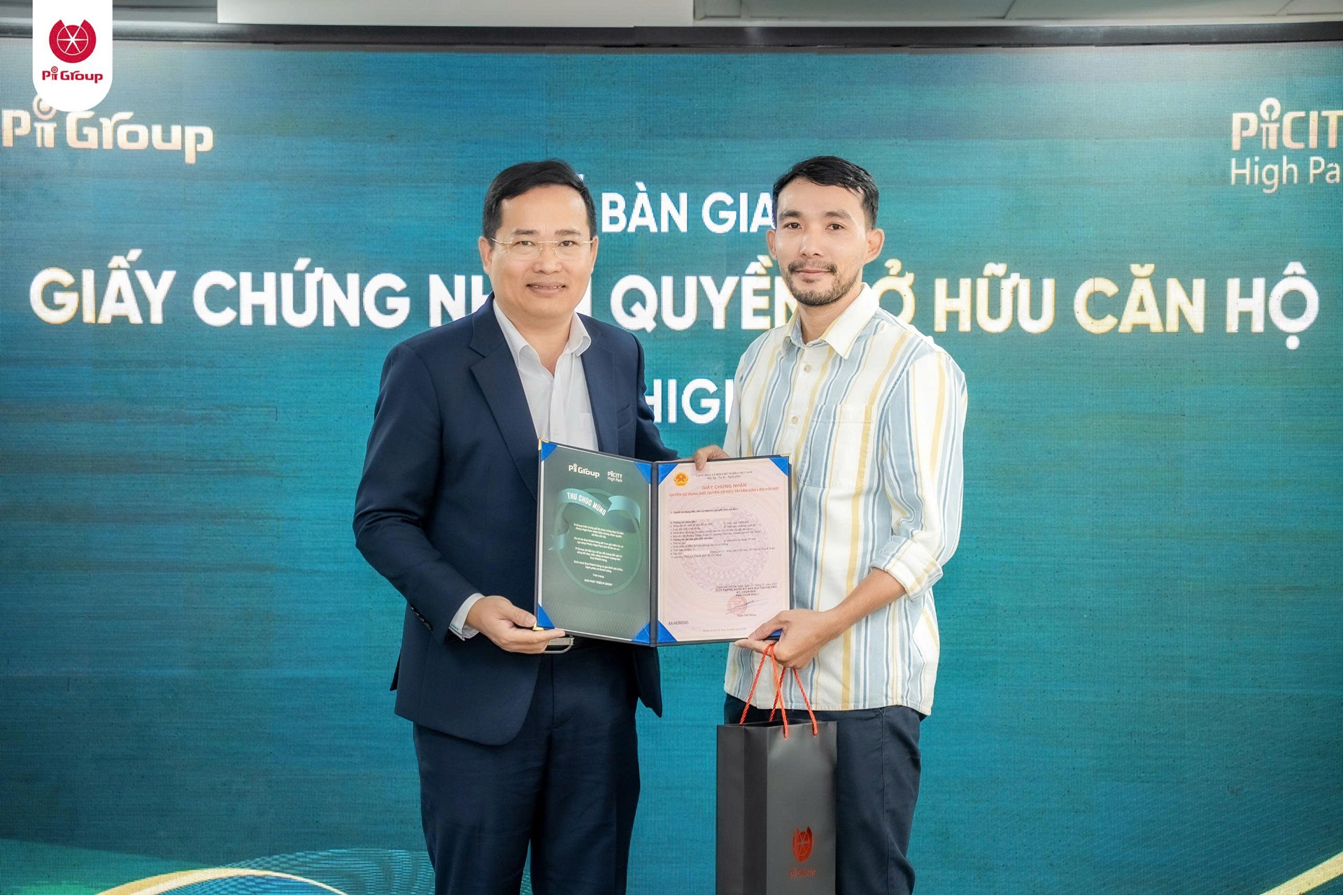 Tập đoàn Pi Group trao giấy chứng nhận quyền sở hữu Picity High Park (3) Tập đoàn Pi Group trao giấy chứng nhận quyền sở hữu Picity High Park (3)