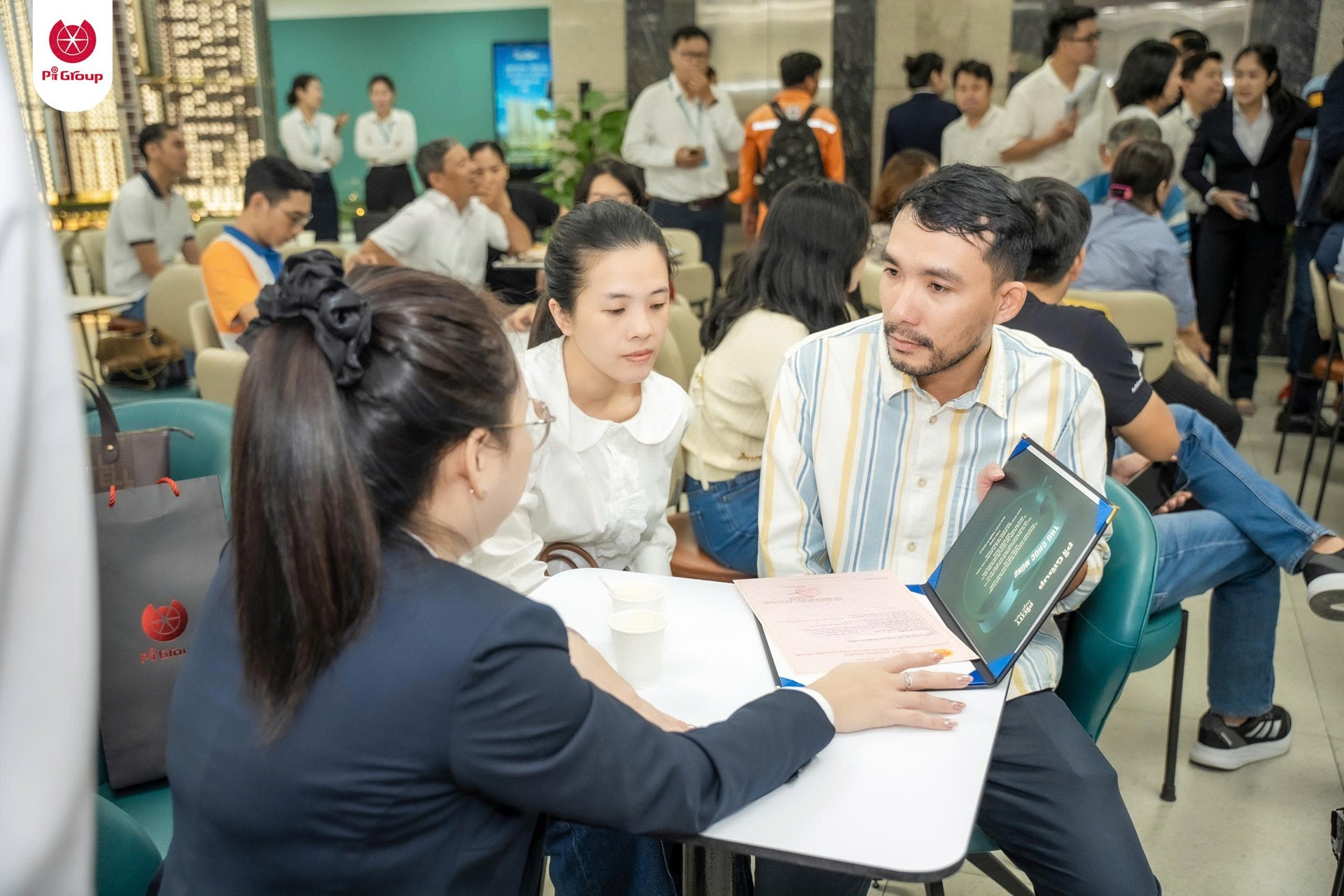 Tập đoàn Pi Group trao giấy chứng nhận quyền sở hữu Picity High Park (8) Tập đoàn Pi Group trao giấy chứng nhận quyền sở hữu Picity High Park (8)